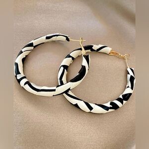Zebra hoop earrings S614